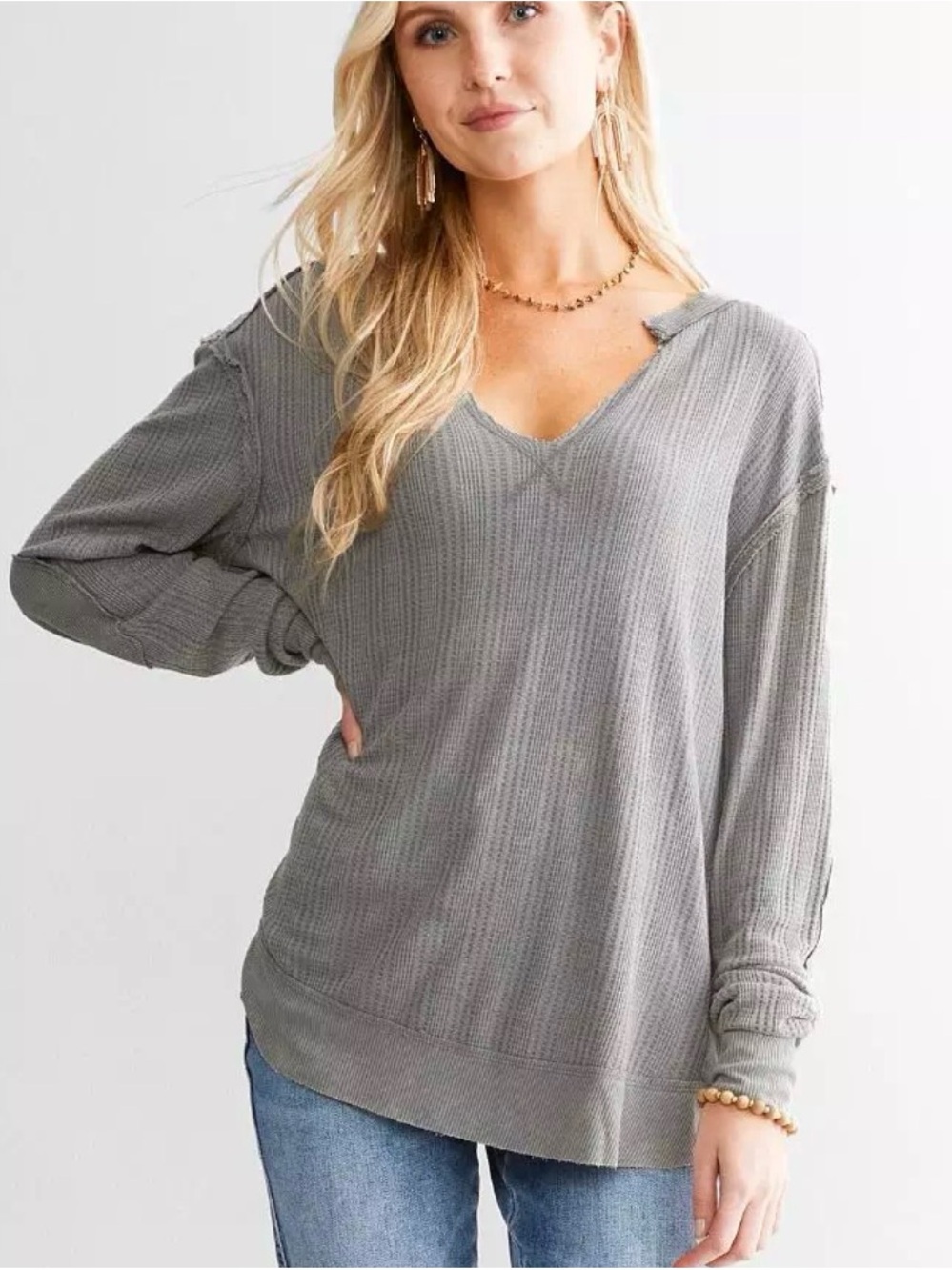 BKE Long Sleeve V-Neck Waffle Knit Top in Gray Oversized